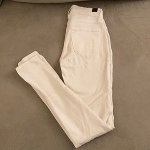 KanCan Women’s White Pants. Size 23